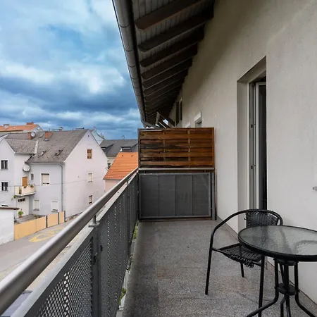 Farawayhomes #10 Γκρατς