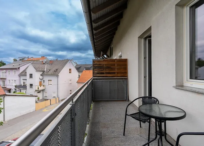 Farawayhomes #10 Γκρατς